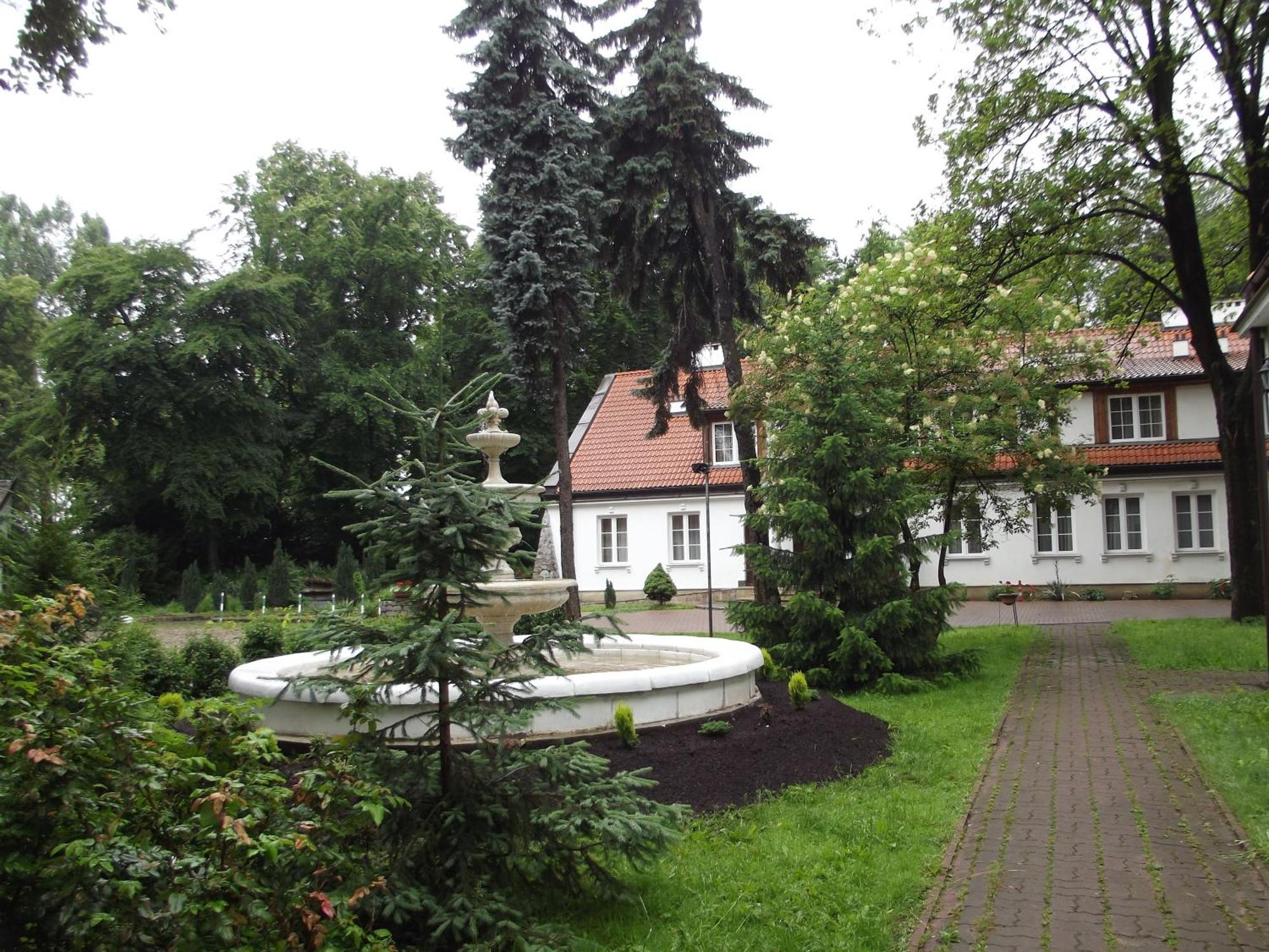 Dedek Park - Historyczny Dworek W Pieknym Parku Skaryszewskim Obok Stadionu Narodowego Warsaw Ngoại thất bức ảnh