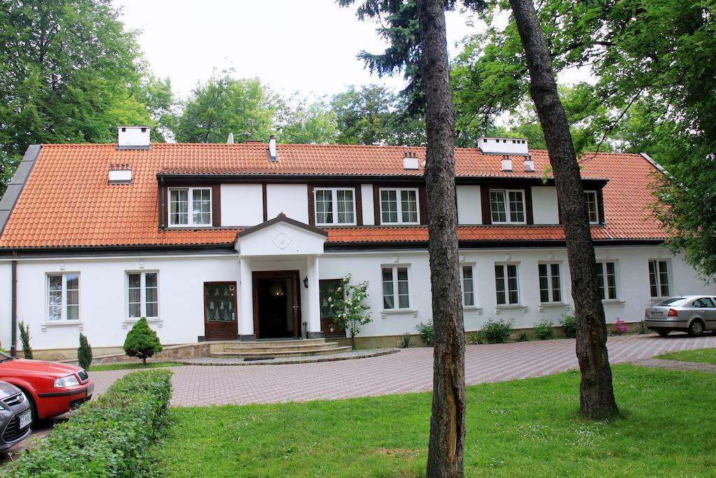 Dedek Park - Historyczny Dworek W Pieknym Parku Skaryszewskim Obok Stadionu Narodowego Warsaw Ngoại thất bức ảnh