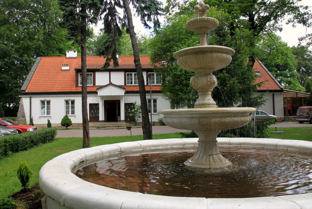 Dedek Park - Historyczny Dworek W Pieknym Parku Skaryszewskim Obok Stadionu Narodowego Warsaw Ngoại thất bức ảnh